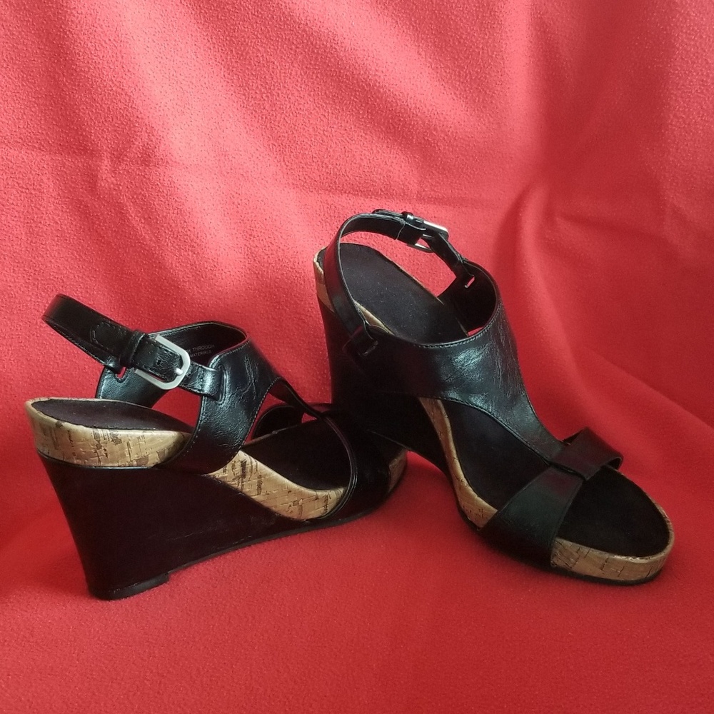 Sandals - Picture 2 of 3